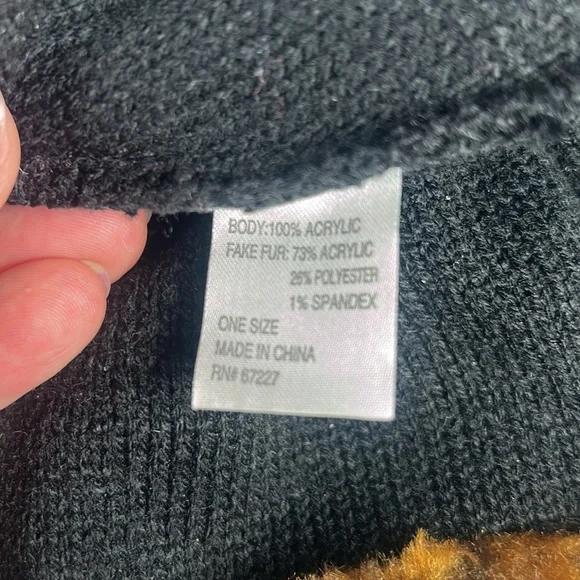 NWOT Black Beanie Leopard Print Faux Fur Trim Stretch Hat Animal Print Faux Fur - Picture 4 of 9